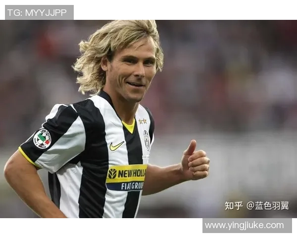 炮头足球明星的传奇故事与他在球场上的辉煌成就解析