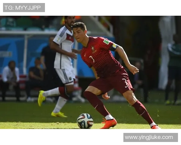 足球明星大牌手拿包视频揭秘时尚潮流与运动风格的完美结合